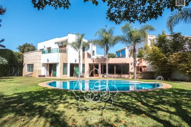 Villa isolée 1400m² avec piscine et grand jardin à Californie