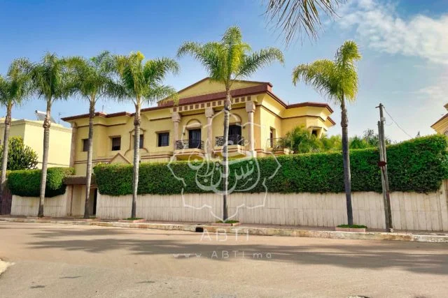 Villa isolée 1010m² avec jardin à Californie