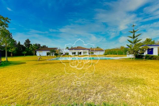 Villa à vendre à Labissa sur 1 hectare dans la zone urbaine D7 Bouskoura