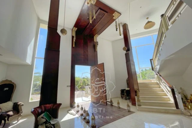 Luxueuse Villa à vendre sur terrain d’angle de 1,6 hectares à Labissa Bouskoura